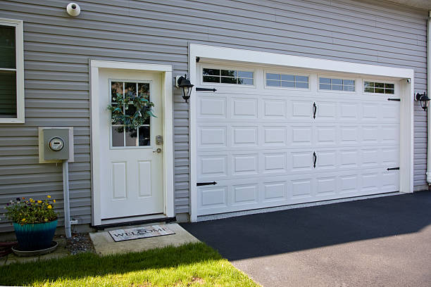 24/7 Emergency Garage Door Panel Replacement experts in Clinton, IN